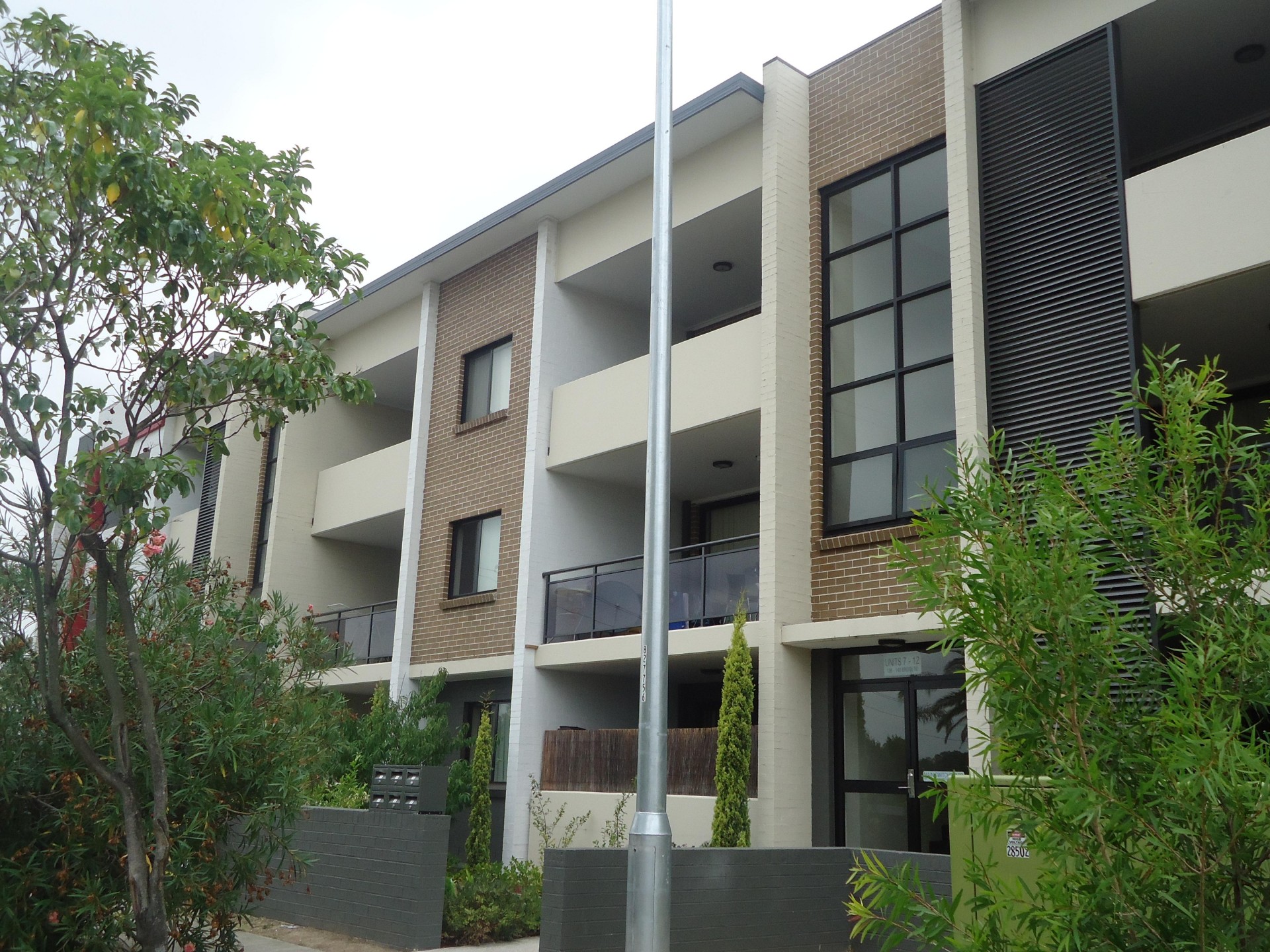 Conveniently Located 2 Bedroom Unit.