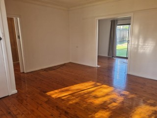View profile: 3 Bedroom home plus study in convenient location