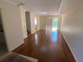 View profile: 3 Bedrooms! 2 Bathrooms! Pool & Tennis Court in Complex!