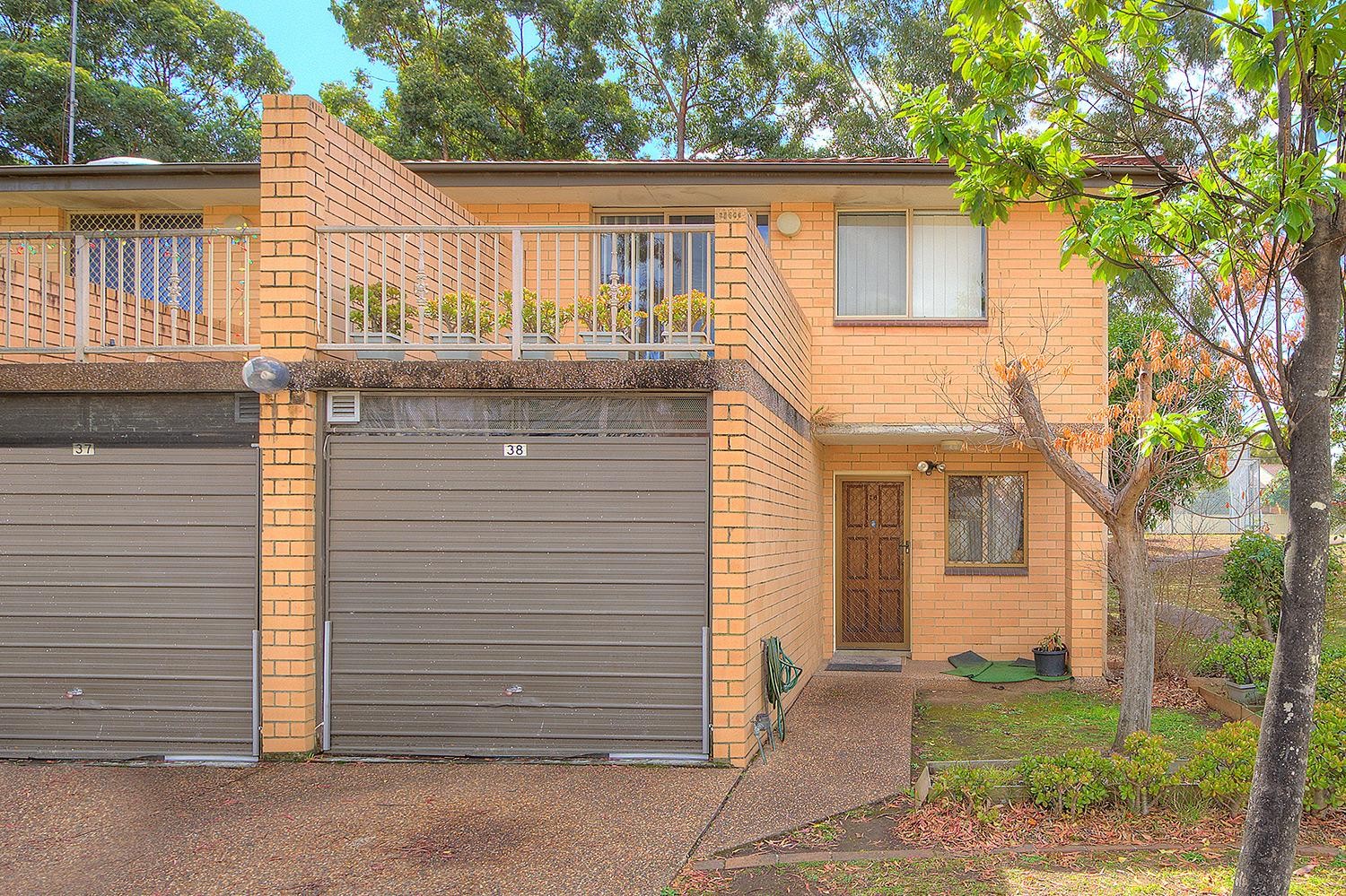 Walk to Station! Plus Pool & Tennis Court!