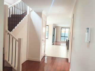 View profile: “Stylish & Spacious Home in a Quiet Street and walk to Station”