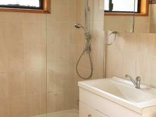 View profile: 3 bedroom modern family home located in a leafy suburb.  Water included in rent!