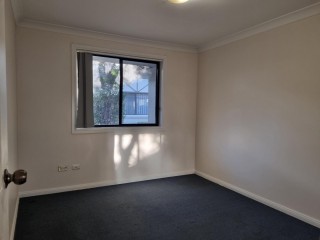 View profile: Freshly Painted Villa ! Outstanding Location - Walk to Station!