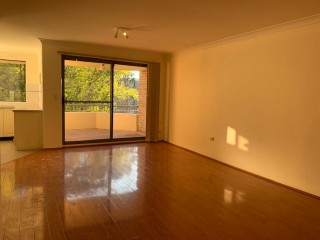 View profile: Minutes Walk to Station & Shopping Centre! Freshly Painted