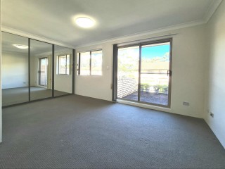 View profile: Walk to Station! Plus Pool & Tennis Court!