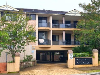 View profile: Swimming Pool! Close to Station & Shops
