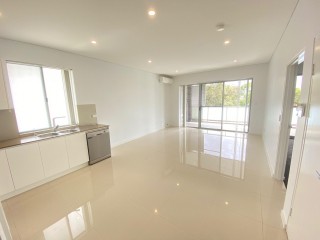 View profile: Luxurious Newly Built Unit! Outstanding Location