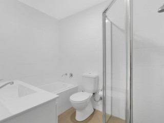 View profile: Modern Apartment with 2 Bathrooms plus Airconditioning!