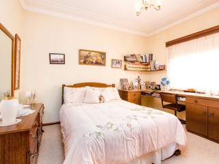 View profile: Outstanding Corner Block! 10 Minutes to Station & Shops!