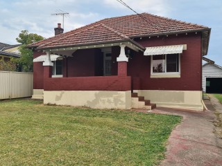 View profile: Large Four Bedroom Home & Walk to Station & Shopping Centre!