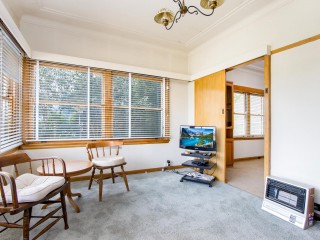 View profile: Well-Presented and Spacious Home- 5 Minutes Walk to Station!