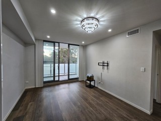 View profile: Stunning Modern Luxury Unit! Two Bathrooms!