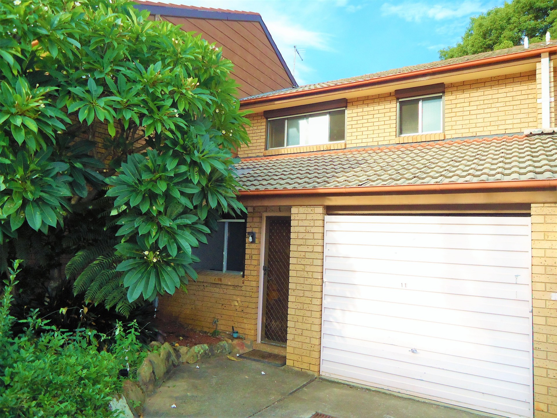 Outstanding Location! Minutes to Westfields's