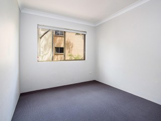 View profile: Outstanding Location! Easy Stroll to Station & Shops!