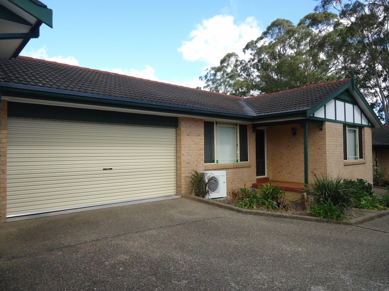 3 Bedrooms! Walk to Station!