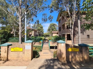 View profile: 800 Metres to Station, Air Conditioning, Plus Gas Cooking!