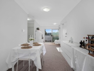 View profile: Modern Apartment with 2 Bathrooms plus Airconditioning!