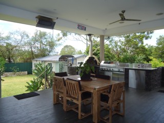 View profile: Jacuzzi, Ducted Air Conditioning & Woodfired Oven