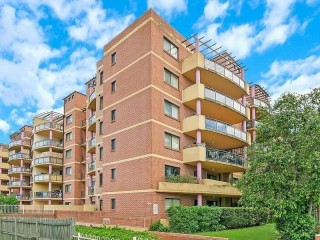View profile: Modern spacious 2 bedroom and 2 bathroom unit with lift access!