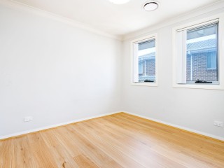 View profile: 3 Bedrooms! 2 Bathrooms! Walk to Station