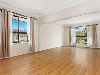 View profile: Outstanding Location- 5 Minutes to Station!