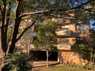 View profile: Minutes Walk to Station & Shopping Centre! Freshly Painted