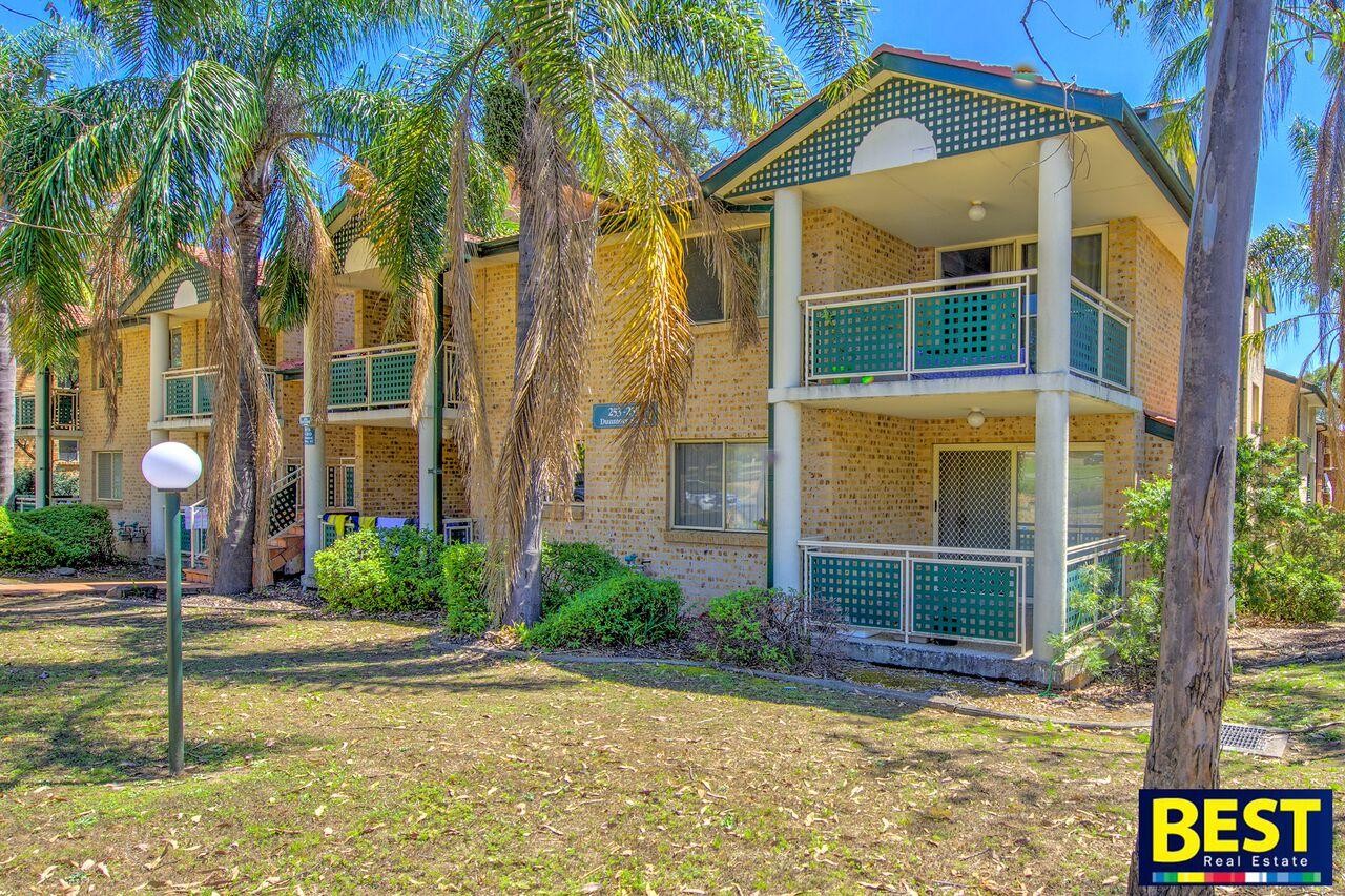 Outstanding Location! Walk to Station!