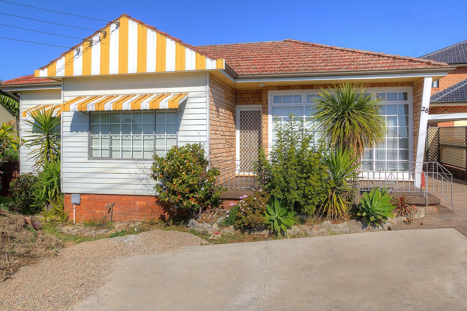 Walk to Station & Shops! The Perfect Family Home!