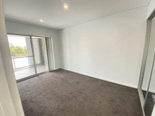 View profile: Luxurious Newly Built Unit! Outstanding Location