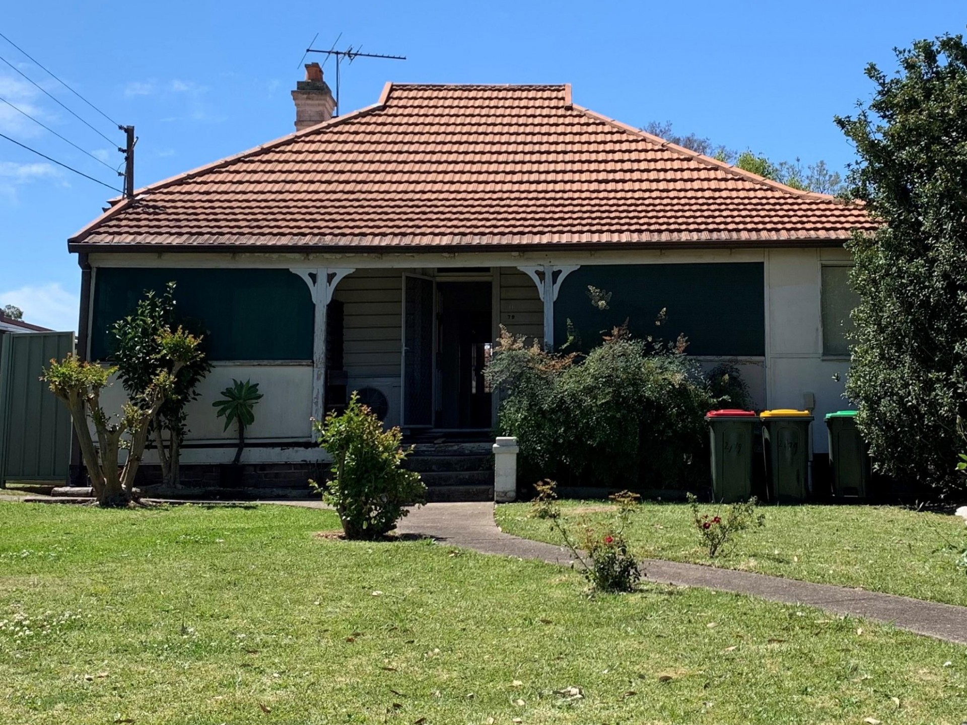 Spotless Renovated Half House- Excellent Location!