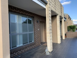 View profile: Impressive Townhouse with Minutes Walk to Station!