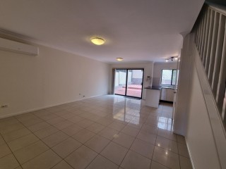 View profile: 3 Bedrooms, 2 Bathrooms Walk to Station