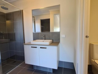 View profile: Massive BRAND NEW Duplex! 4 Bedrooms!