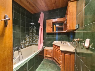 View profile: Massive 5 bedroom home- Close to Schools & transport