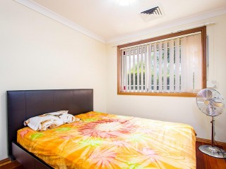 View profile: 3 Bedrooms! Ducted Airconditioning!