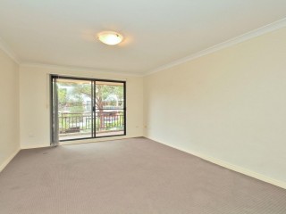 View profile: Stroll to Shops! Walk to Station!