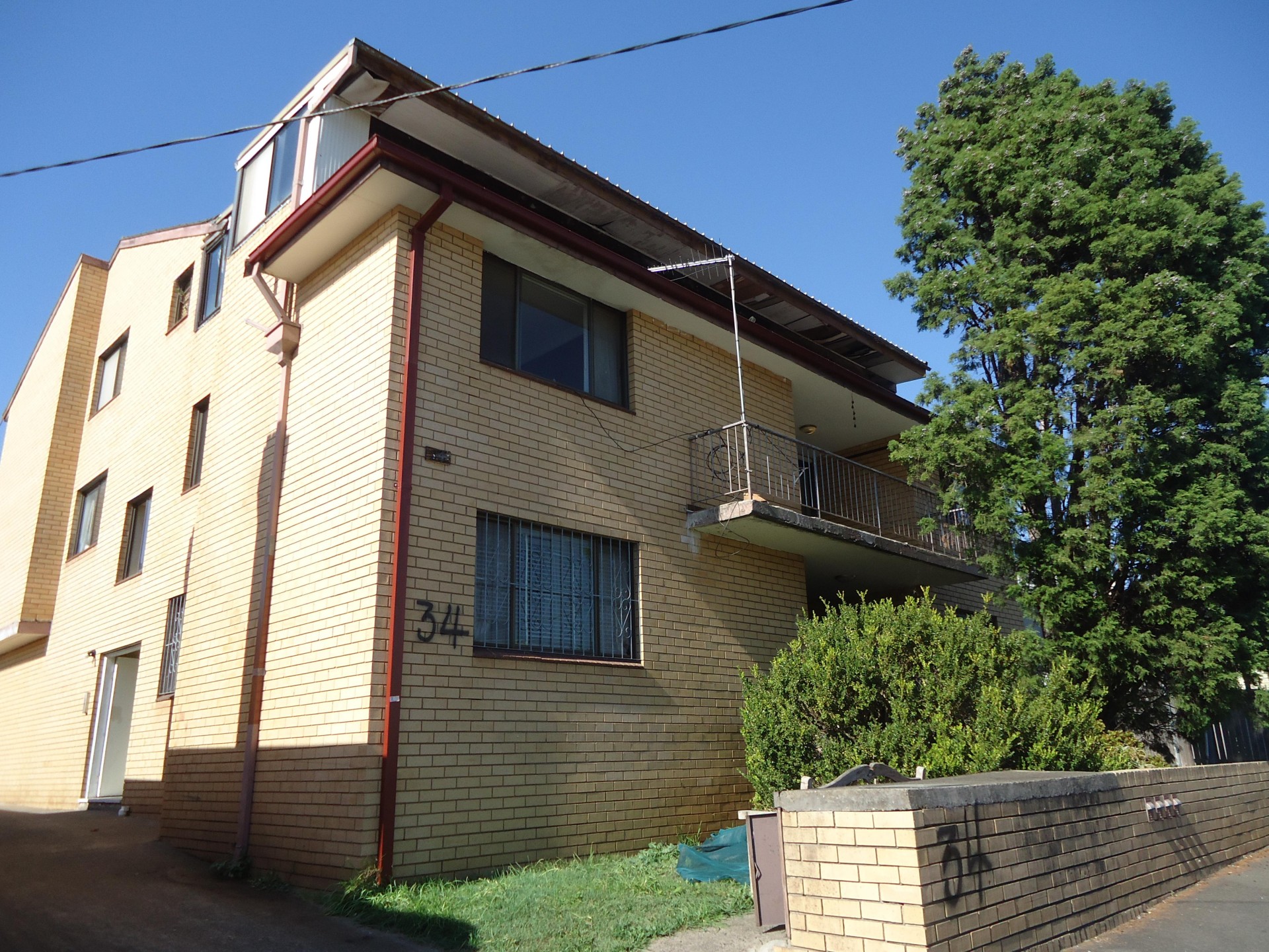 3 Bedrooms ! Air Conditioning ! Fully Tiled