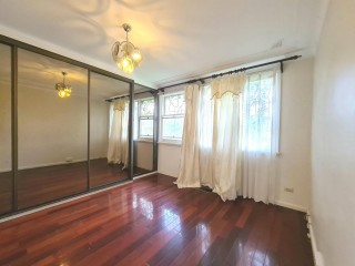 View profile: Massive 5 bedroom home- Close to Schools & transport