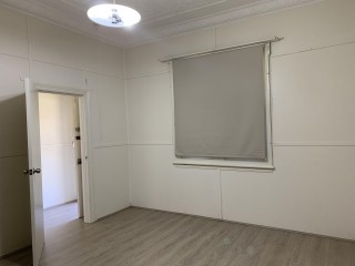 View profile: Spotless Renovated Half House- Excellent Location!