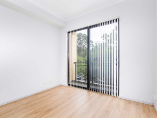View profile: Superb Modern Unit! Walk to Hospitals & Station!