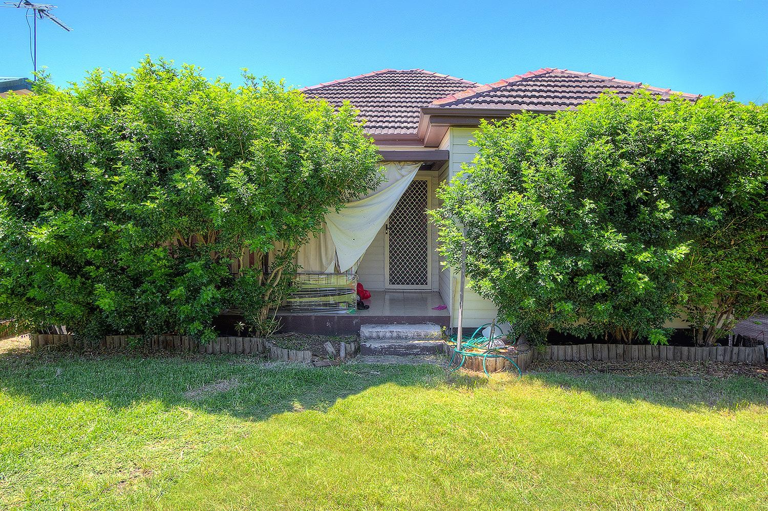 Conveniently located 2 bedroom Granny Flat!