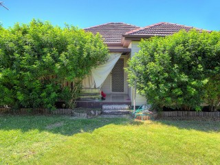 View profile: Conveniently located 2 bedroom Granny Flat!