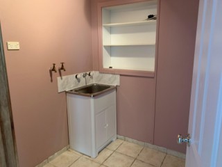 View profile: 3 bedroom modern family home located in a leafy suburb.  Water included in rent!