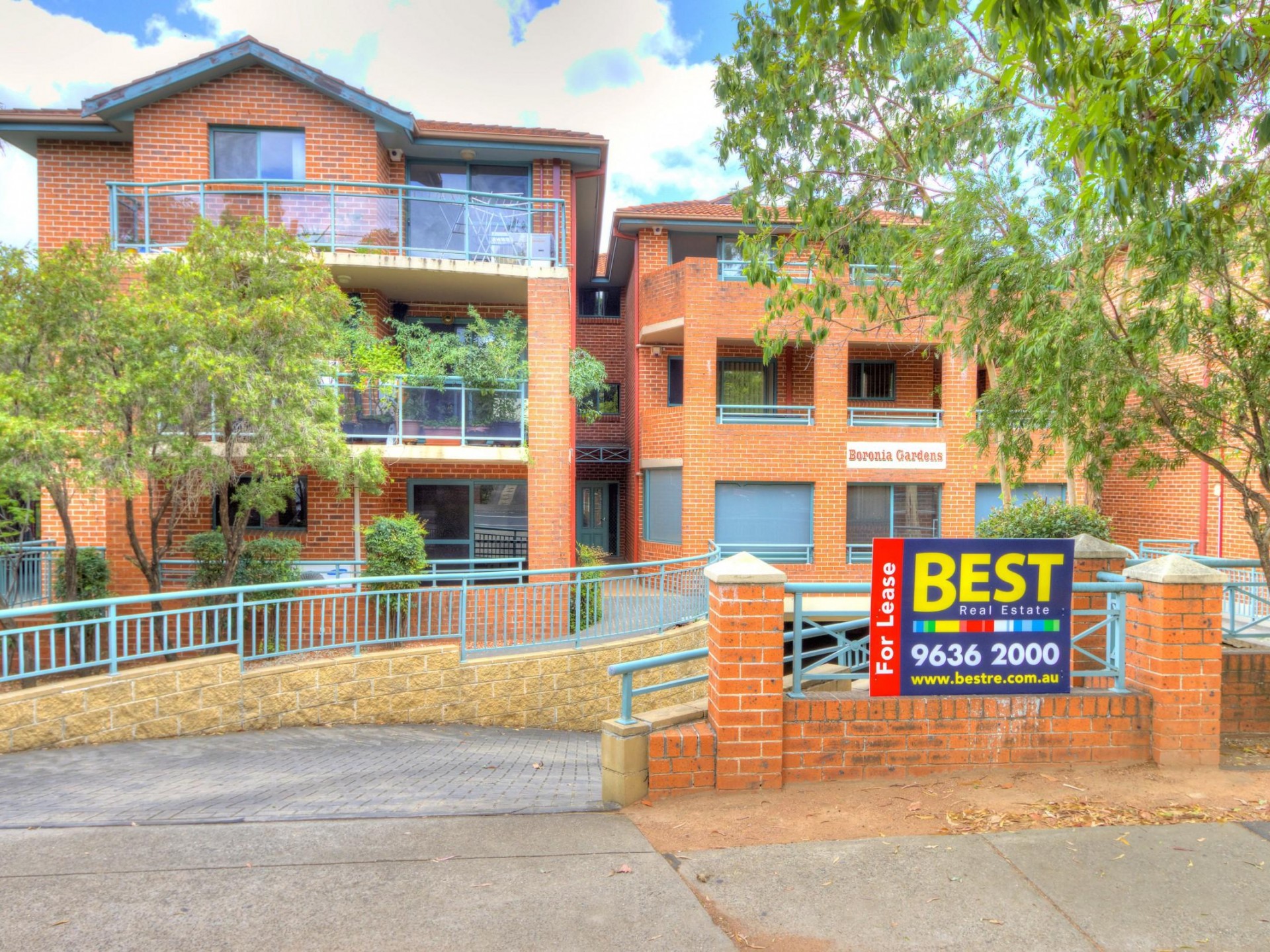 Easy Walk to Station-Two Bathrooms!