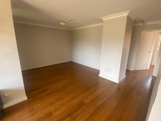 View profile: Two bedroom unit within outstanding location! Stroll to school, station & hospital!