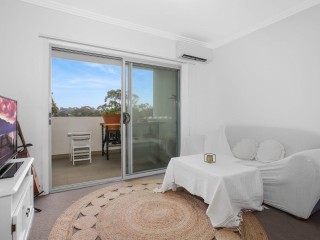 View profile: Modern Apartment with 2 Bathrooms plus Airconditioning!