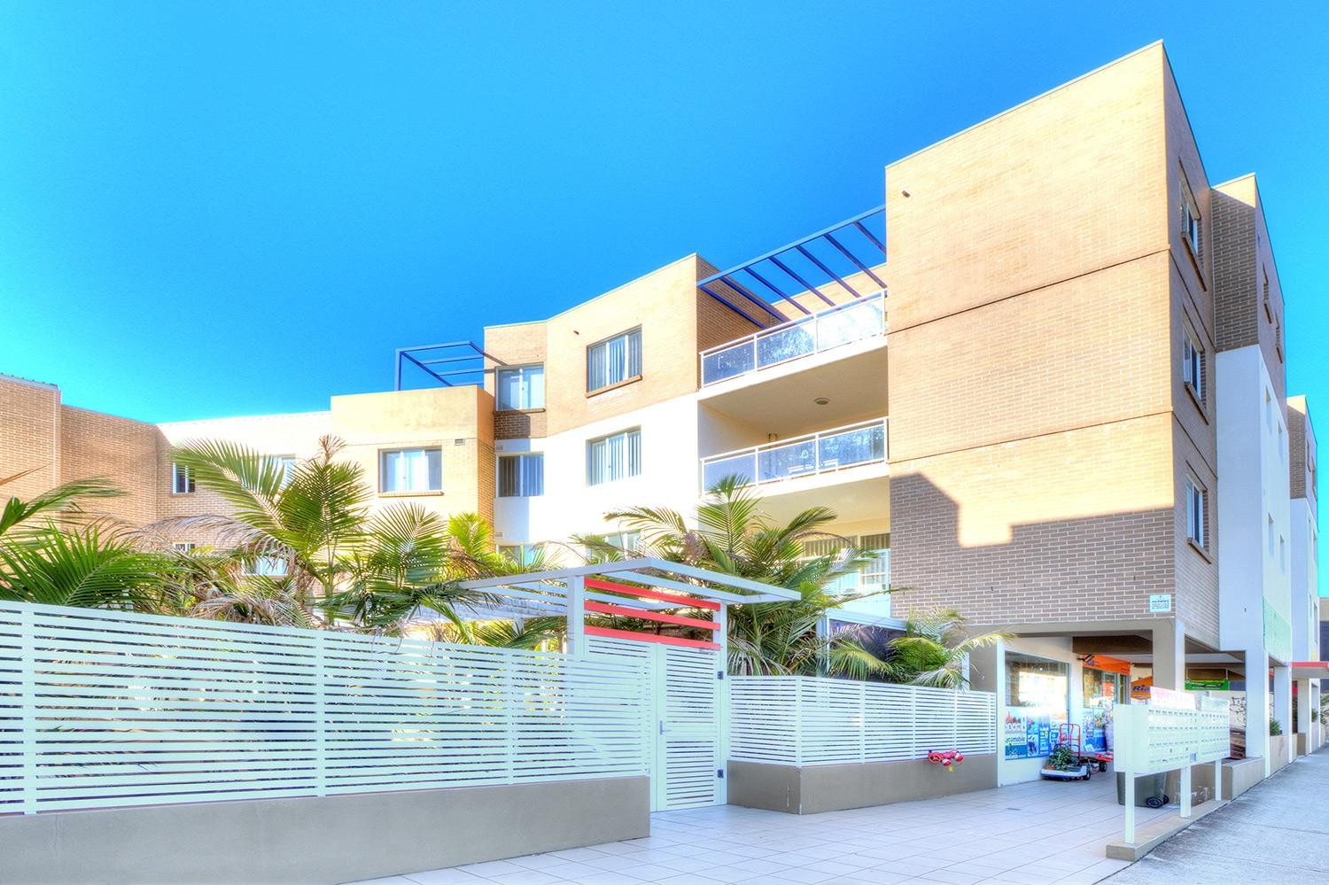 2 Bedrooms! 2 Bathrooms! 2 Minutes to Station!