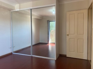 View profile: Freshly painted apartment!!! One Minute to Station!!