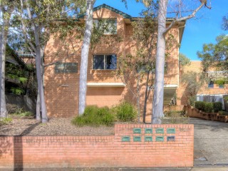 View profile: 5 Minutes to Station & Shopping Centre!