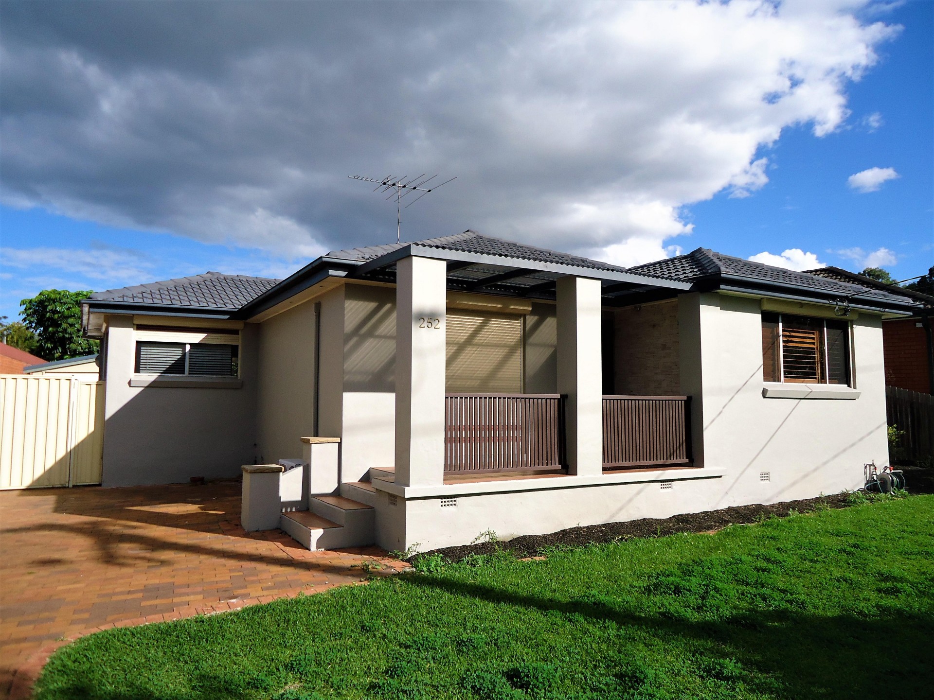 Air Conditioning & Fully Fenced Yard